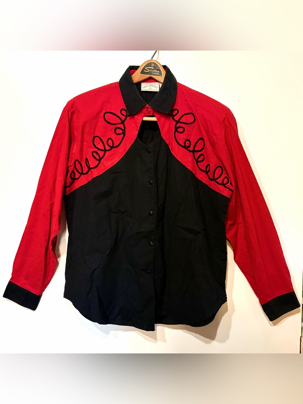 🖤Vintage❤️- 🤠 Side Saddle - Western-Inspired Red & Black Button-Up Shirt